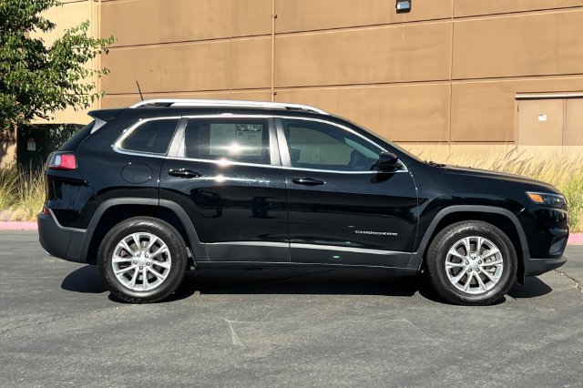 Used 2019 Jeep Cherokee Latitude w/ Popular Appearance Group AWD/4WD image 3