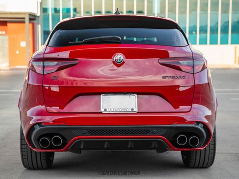 Used 2020 Alfa Romeo Stelvio Quadrifoglio image 7