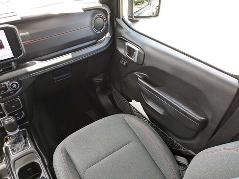 Used 2024 Jeep Wrangler Unlimited Rubicon AWD/4WD image 17