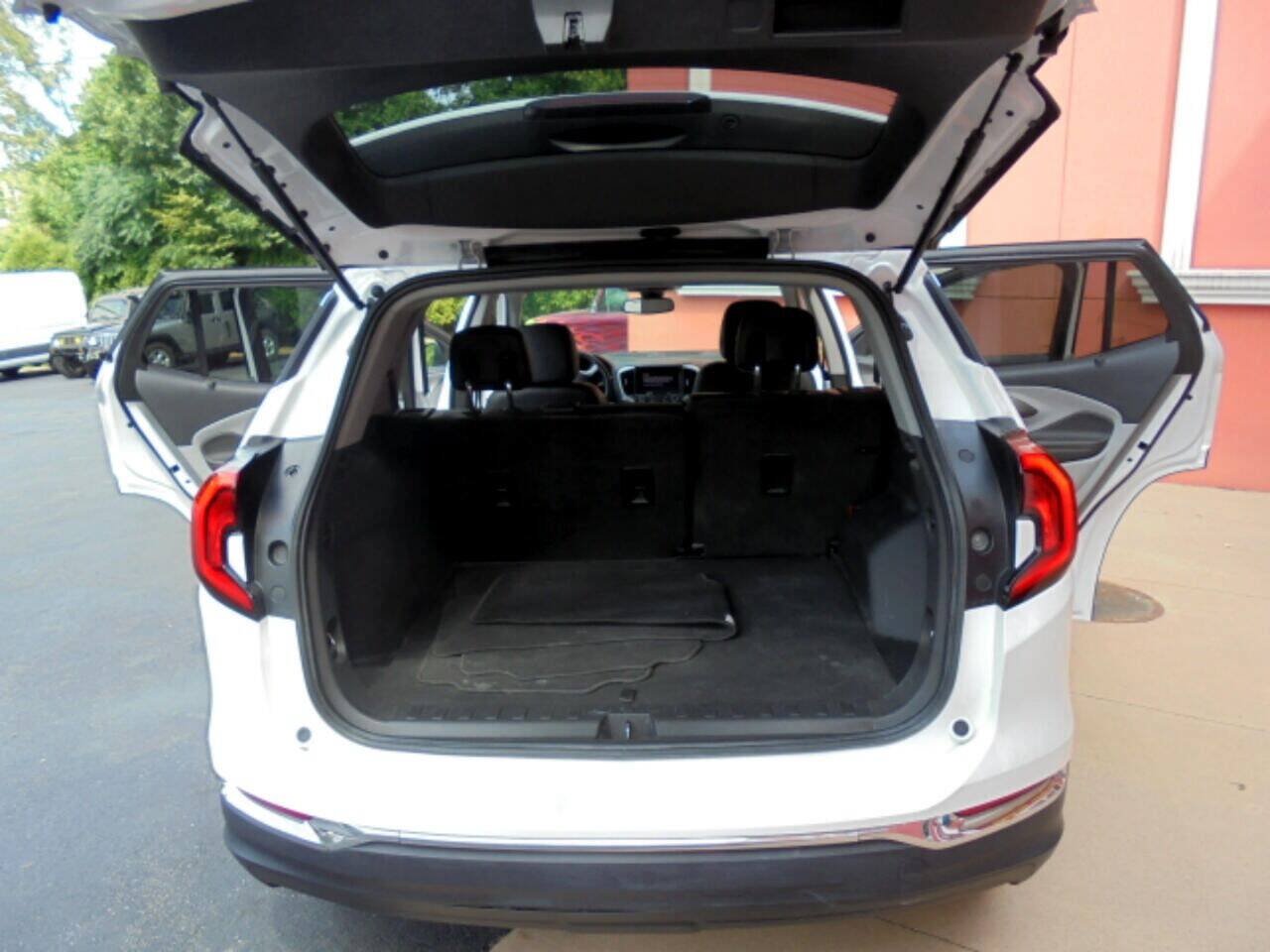 Used 2020 GMC Terrain SLT FWD image 33