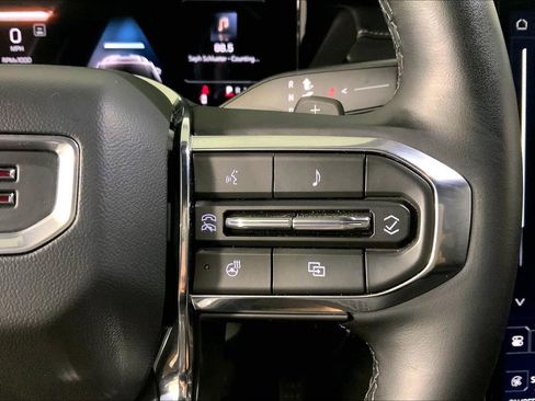 Used 2025 GMC Acadia Elevation FWD image 19