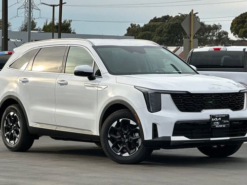 New 2026 Kia Sorento S image 2