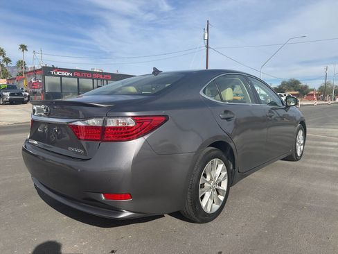 Used 2014 Lexus ES 300h w/ Luxury Package w/Bamboo Trim image 13