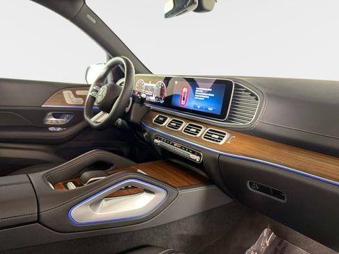 Used 2025 Mercedes-Benz GLS 450 4MATIC w/ AMG Line Exterior image 25