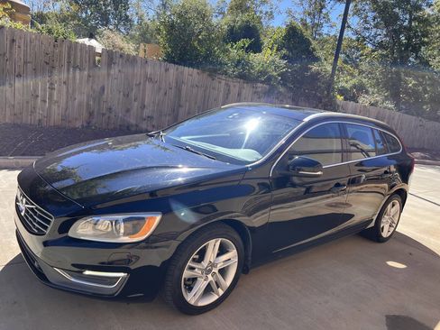 Used 2015 Volvo V60 T5 Platinum image 6