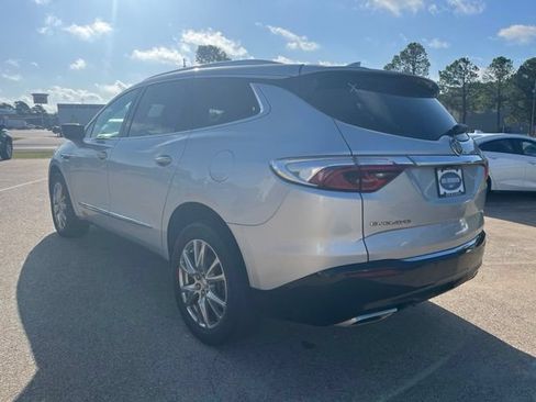 Used 2022 Buick Enclave Premium FWD image 3