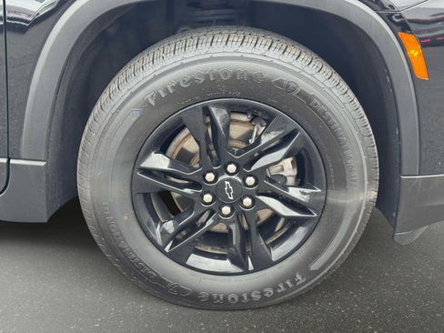 Used 2023 Chevrolet Traverse LT w/ Midnight/Sport Edition image 8