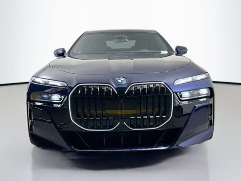 New 2026 BMW 750e xDrive w/ Executive Package image 2
