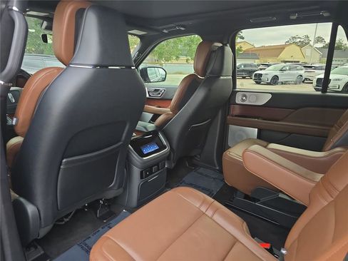 Used 2024 Lincoln Navigator Reserve image 16