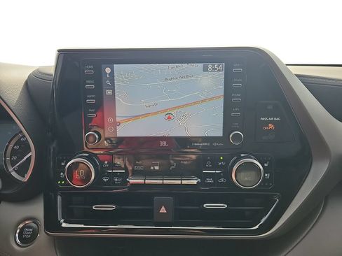 Used 2022 Toyota Highlander Limited FWD image 22