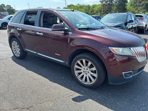 Used 2012 Lincoln MKX FWD image 3