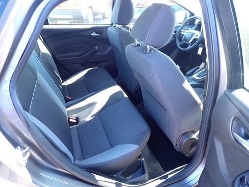 Used 2014 Ford Focus SE w/ SE Winter Package FWD image 10