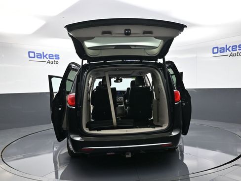 Used 2018 Chrysler Pacifica Limited w/ Advanced Safetytec Group image 58