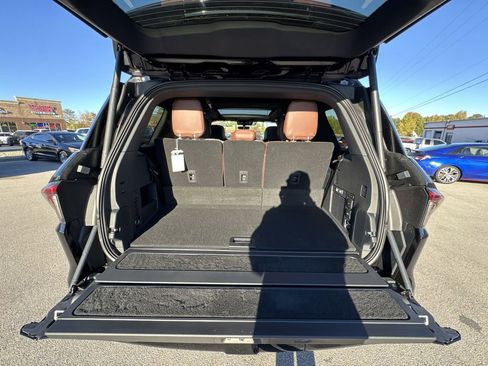 New 2025 Lincoln Navigator Reserve AWD/4WD image 25