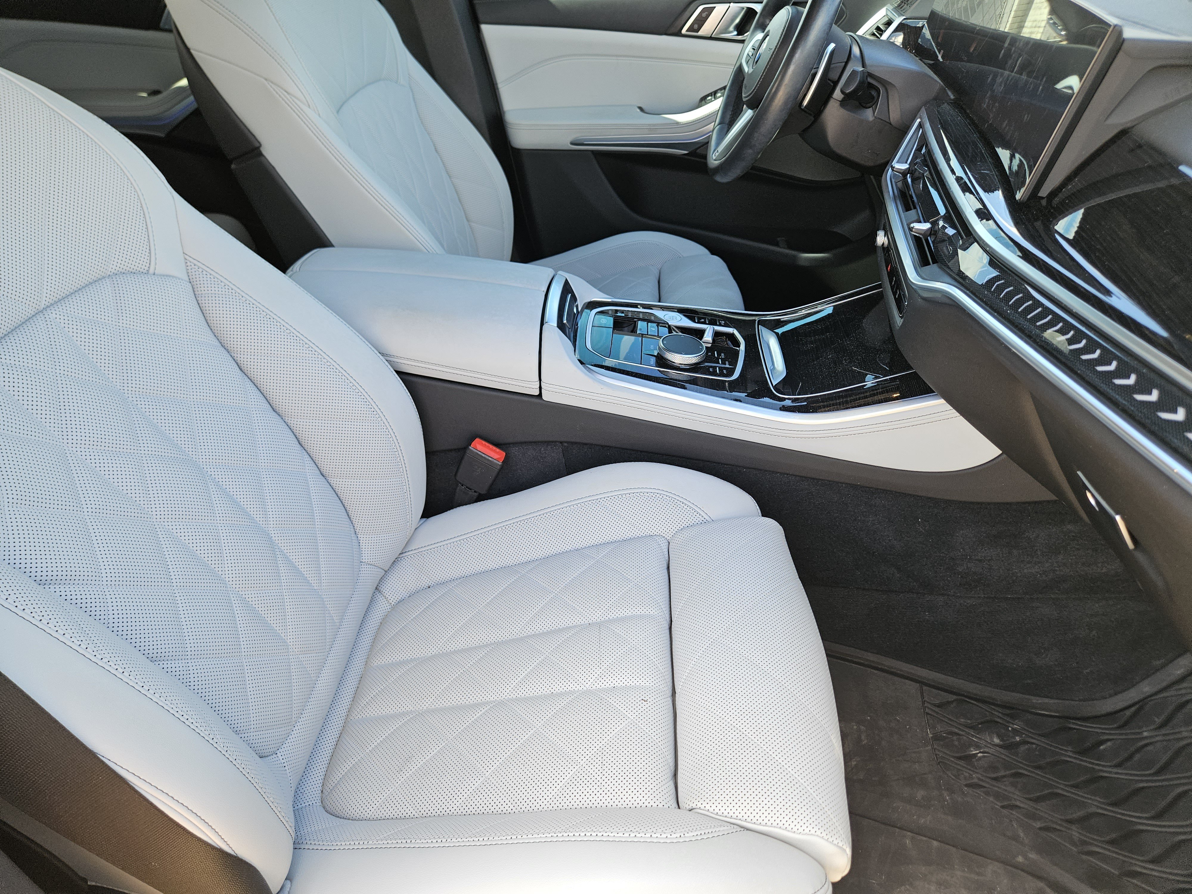 Used 2024 BMW X5 xDrive40i w/ M Sport Package AWD/4WD image 14