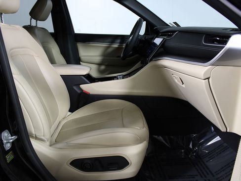 Used 2023 Jeep Grand Cherokee L Limited w/ Luxury Tech Group II image 24