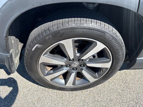 Used 2024 Honda Pilot Touring image 9