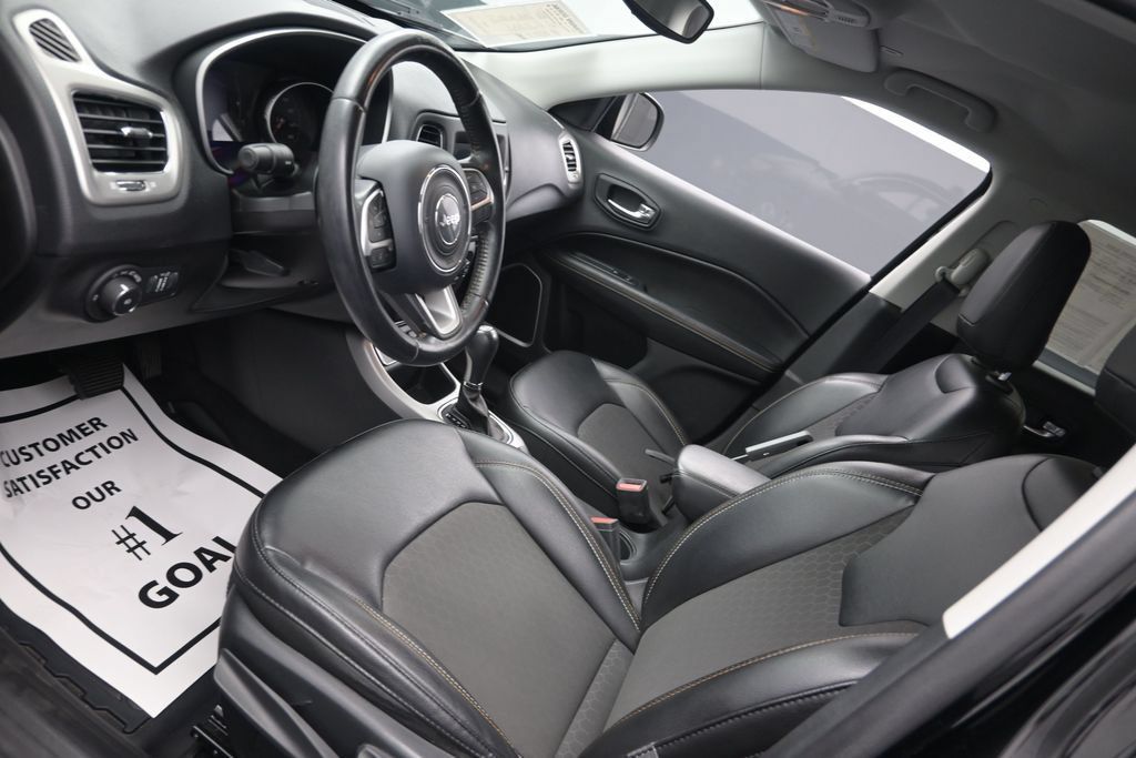 Used 2019 Jeep Compass Latitude FWD image 17