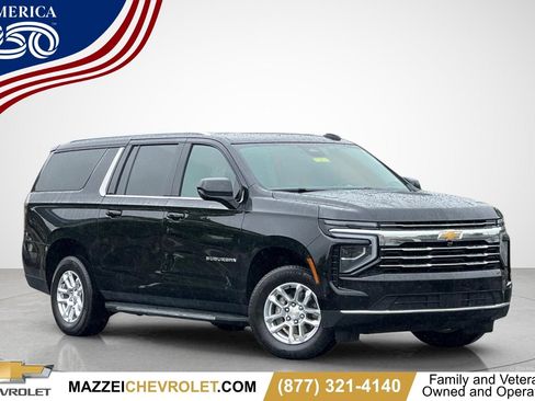Used 2025 Chevrolet Suburban LT AWD/4WD image 1