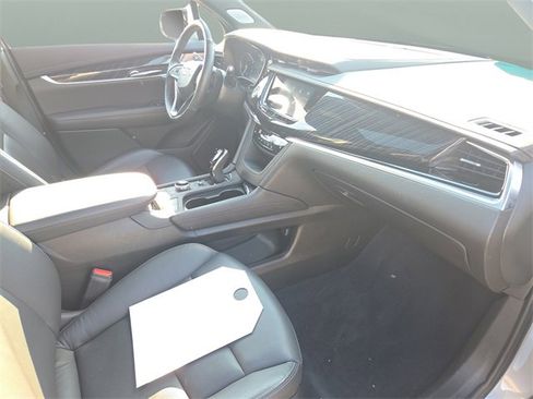 Used 2025 Cadillac XT6 Premium Luxury image 38