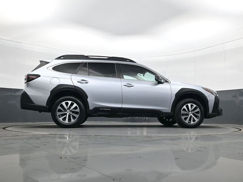 Used 2023 Subaru Outback Premium image 24