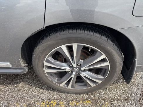 Used 2017 Nissan Pathfinder Platinum w/ Cargo Package image 5