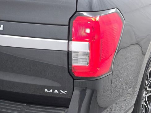 Used 2023 Ford Expedition Max XLT image 13