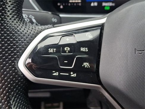 Used 2022 Volkswagen Tiguan SE R-Line image 22