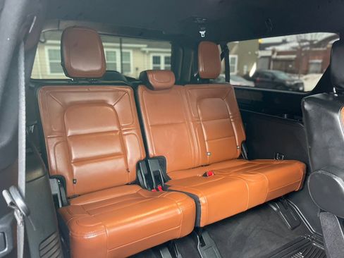 Used 2021 Lincoln Navigator L Reserve w/ Luxury Package image 39