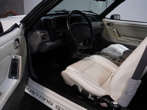 Used 1993 Ford Mustang GT RWD image 4