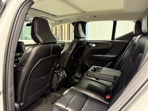 Used 2024 Volvo XC40 B5 Ultimate w/ Protection Package Premier image 25