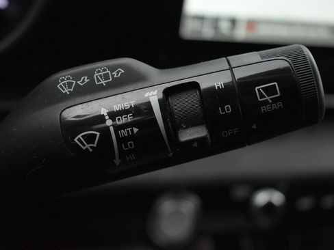 Used 2022 Kia Carnival EX FWD image 23