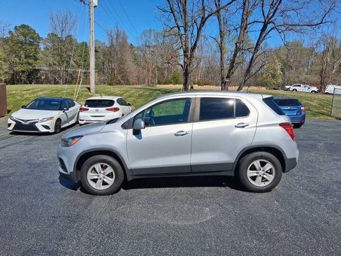 Used 2020 Chevrolet Trax LS w/ Tint and Cruise Package AWD/4WD image 8