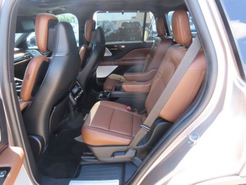 Used 2021 Lincoln Aviator Reserve w/ Equipment Group 202A AWD/4WD image 19