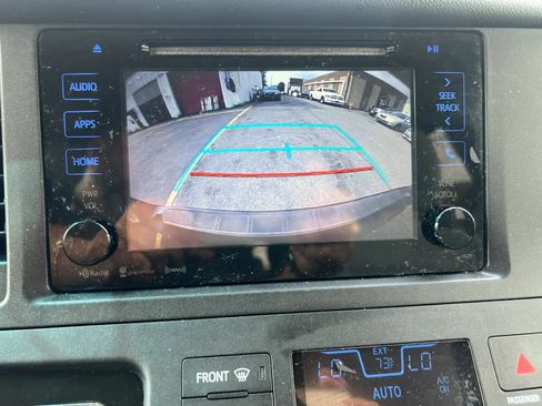 Used 2017 Toyota Sienna LE FWD image 26