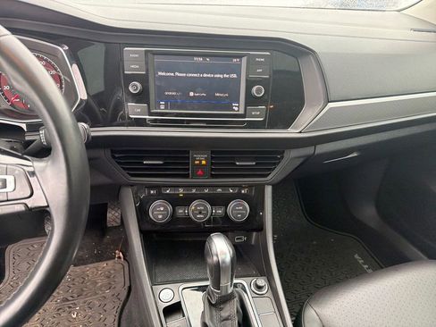 Used 2019 Volkswagen Jetta SE image 17