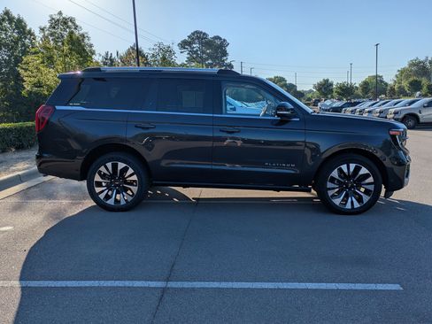Certified 2025 Ford Expedition Platinum w/ Driver's Package AWD/4WD image 3