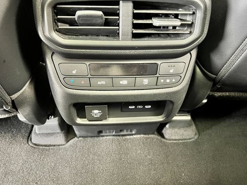 Used 2025 Honda Pilot Black Edition image 21