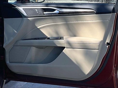 Used 2014 Ford Fusion SE w/ Equipment Group 202A image 23