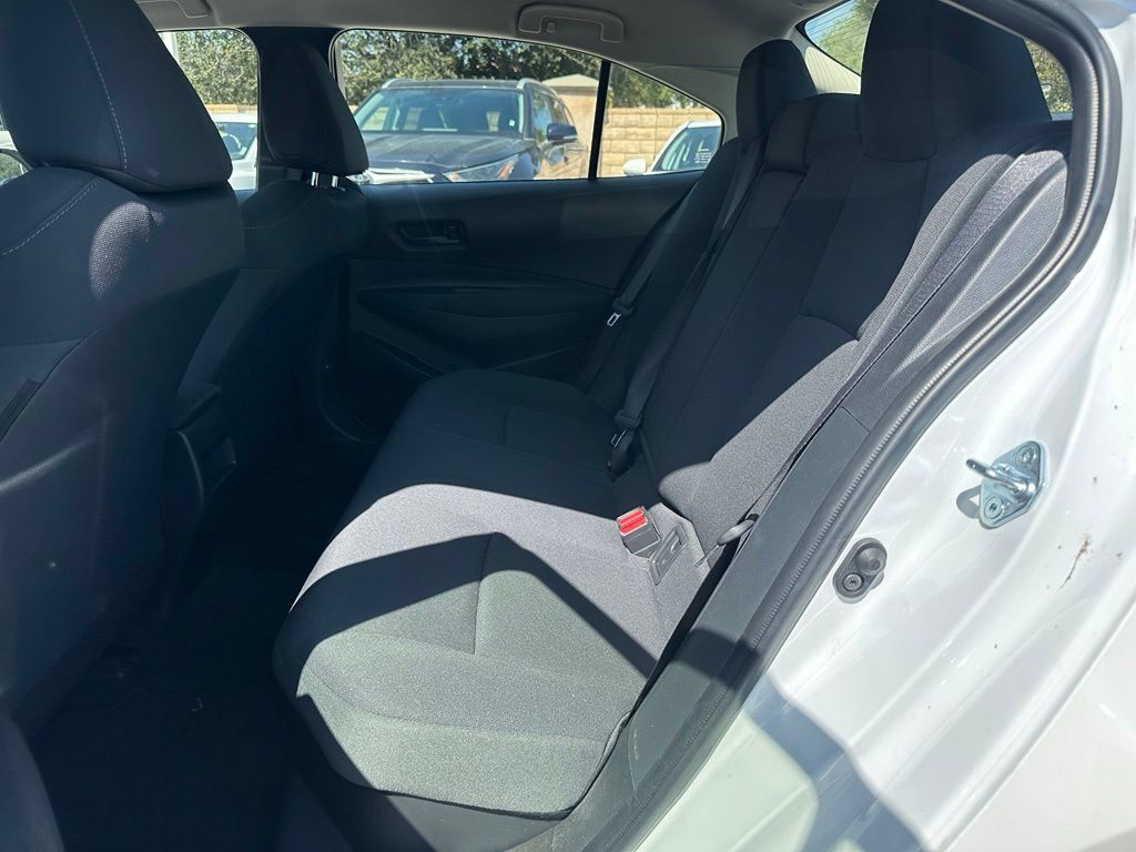 Used 2022 Toyota Corolla LE w/ Carpet Mat Package (TMS) FWD image 8