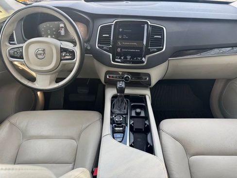 Used 2017 Volvo XC90 T6 Momentum w/ Vision Package image 3