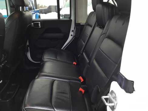 Used 2019 Jeep Wrangler Unlimited Sahara w/ Quick Order Package 24M Moab image 17