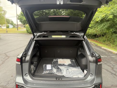 New 2026 Volkswagen Tiguan SE R-Line AWD/4WD image 16