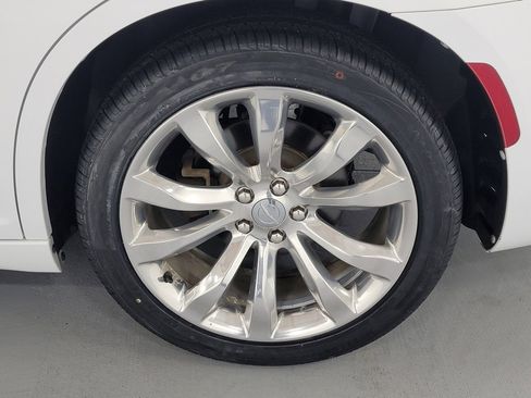 Used 2019 Chrysler 300 Touring L w/ Quick Order Package 22F image 12