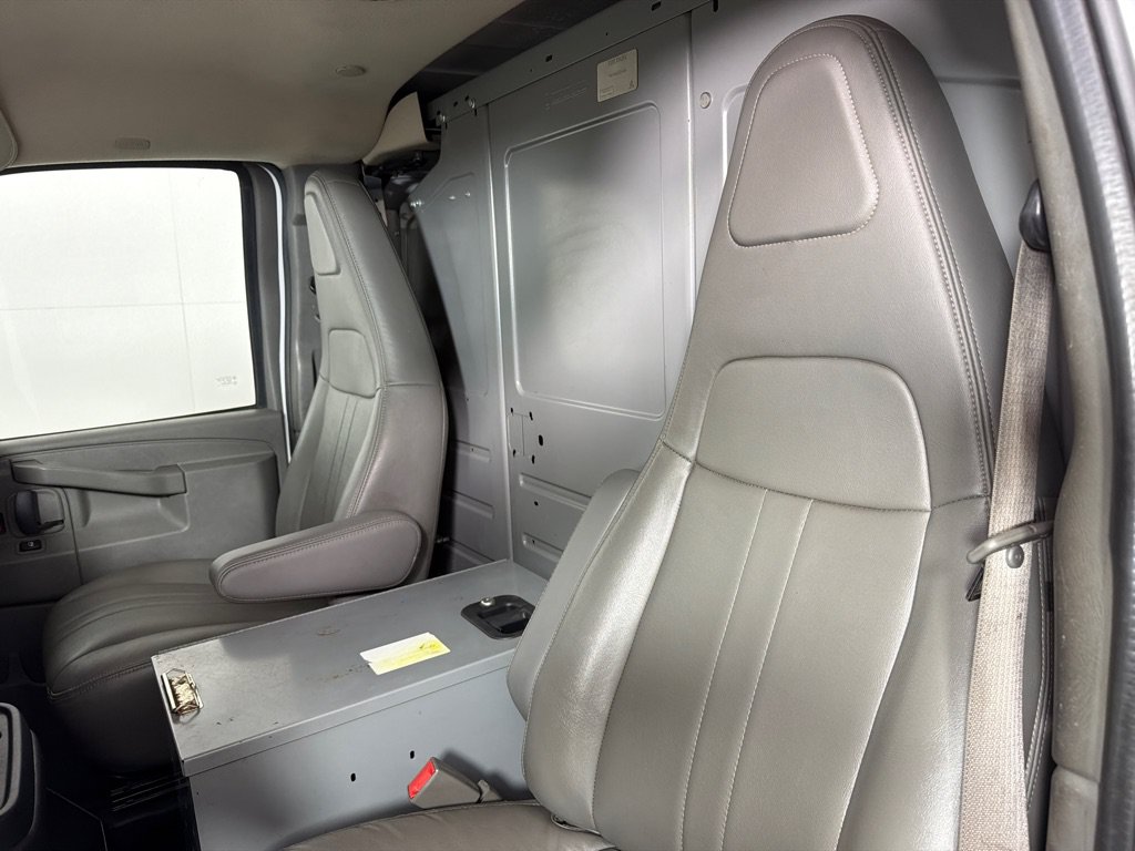 Used 2019 Chevrolet Express 3500 Extended w/ Driver Convenience Package RWD image 9