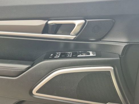 Certified 2025 Kia Telluride S image 8