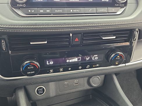 Used 2022 Nissan Rogue SV FWD image 21