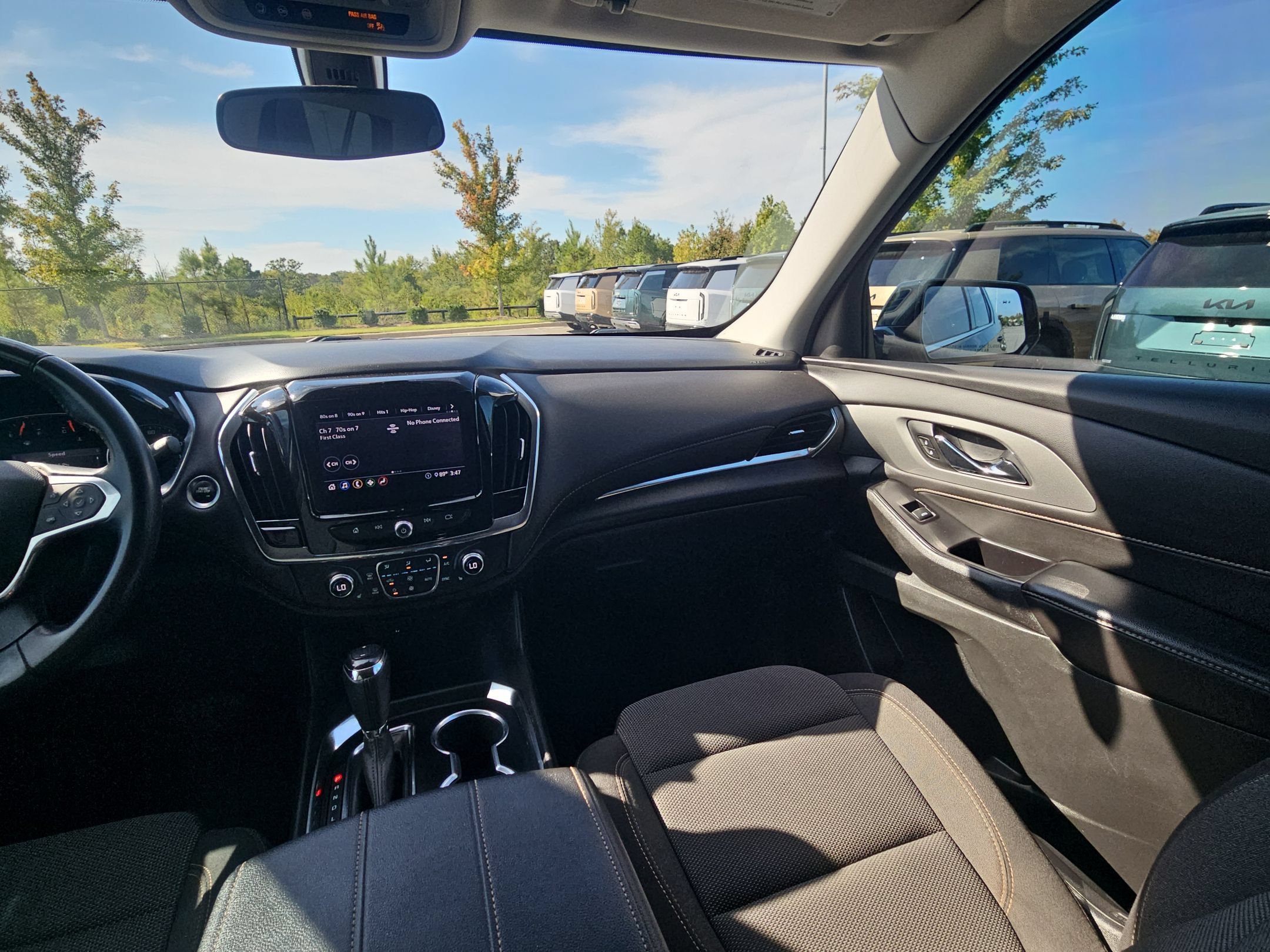 Used 2020 Chevrolet Traverse LT FWD image 11