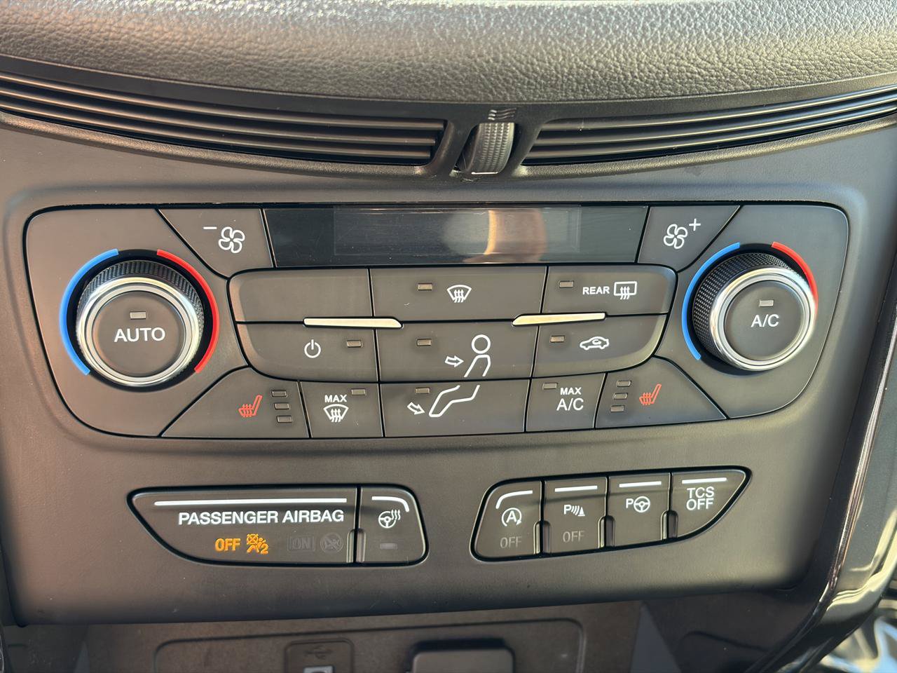 Used 2017 Ford Escape Titanium w/ Equipment Group 301A FWD image 28