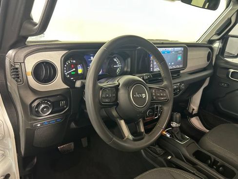 Used 2024 Jeep Wrangler Unlimited AWD/4WD image 12